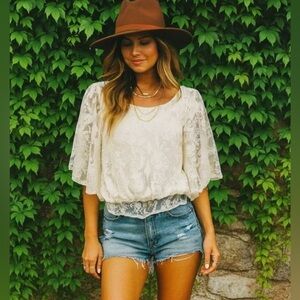 NWT FREE PEOPLE Cream Boho Lace Overlay
Blouse, size S